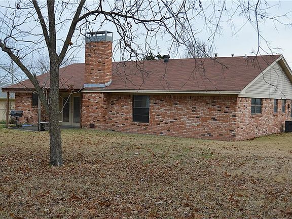 3rd image of 5302 Hilltop Dr