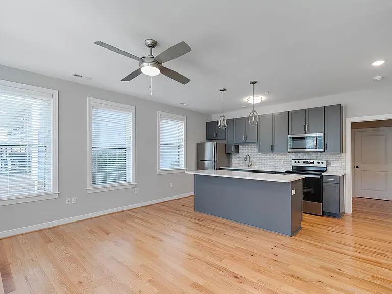 1122 Bainbridge St — Photo 3