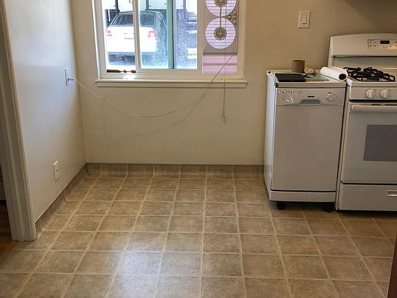 Dining area off kitchen