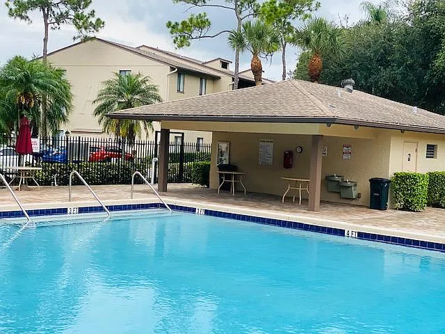 2 bed, 2.0 bath, 1005 sqft, $1,900 — Photo 2