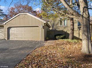 294 Hickory Ln, Lake Barrington, IL