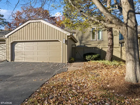 294 Hickory Ln, Lake Barrington, IL 60010