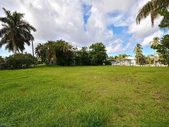 2nd image of 2389 Sapodilla Lane St