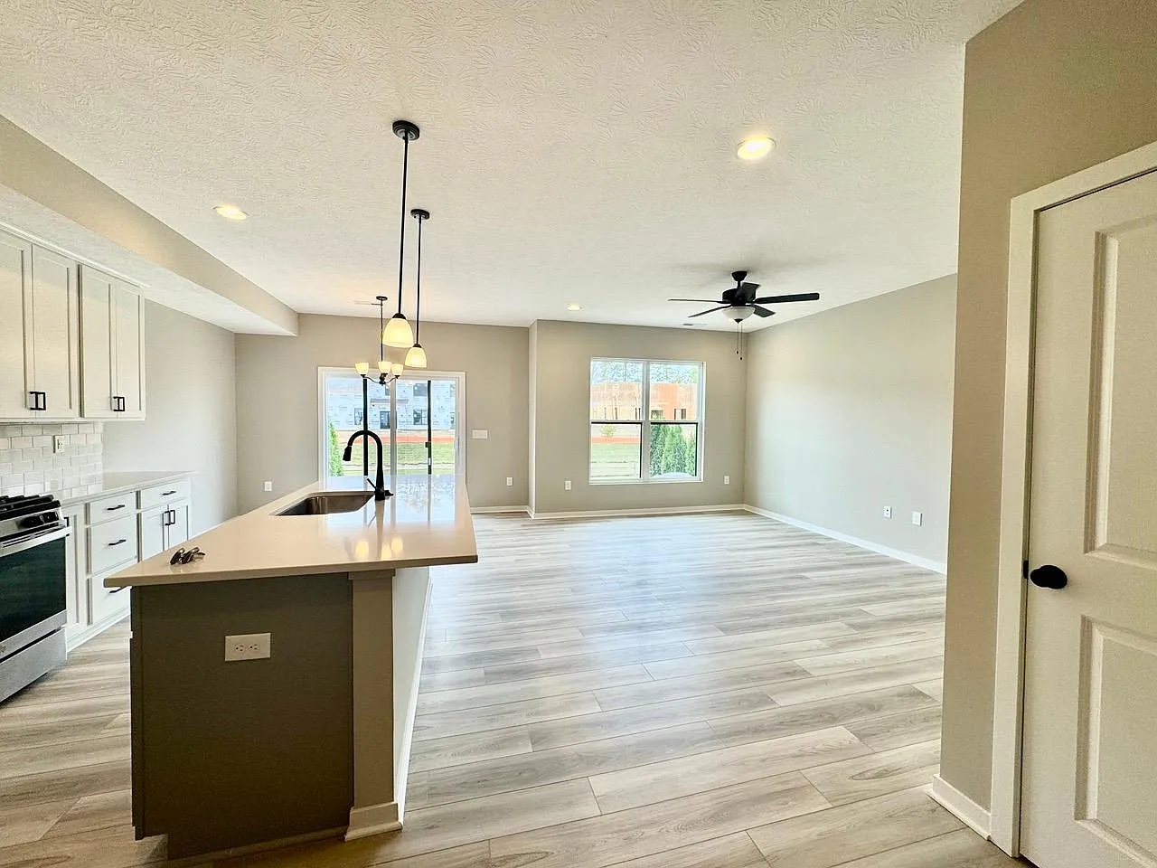 2 bed, 2.5 bath, 1792 sqft, $2,500 — Photo 4