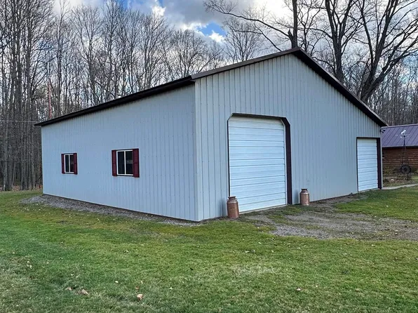 27 Nowicki Rd, Gaastra, MI 49927