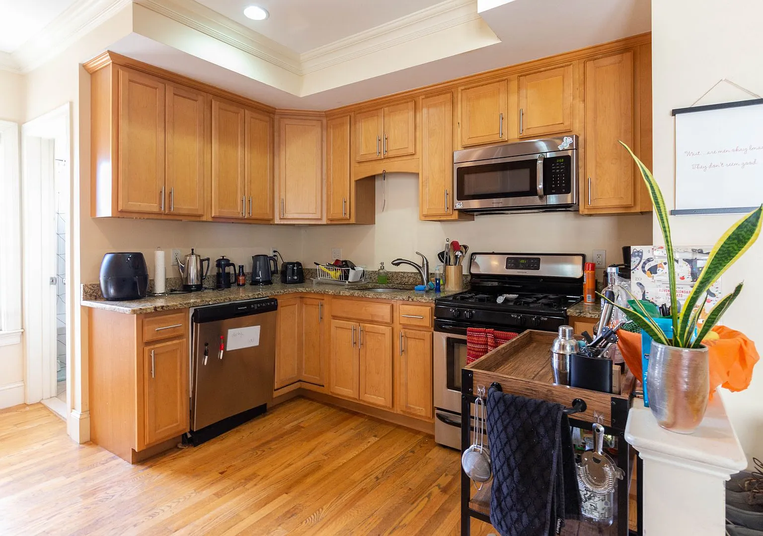 Brighton 4 Bed Renovated Central A/C No Fee 6/1 — Photo 3