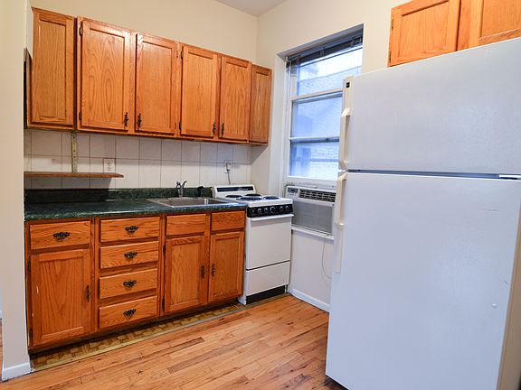 4th image of 234 E 14th St APT 4C