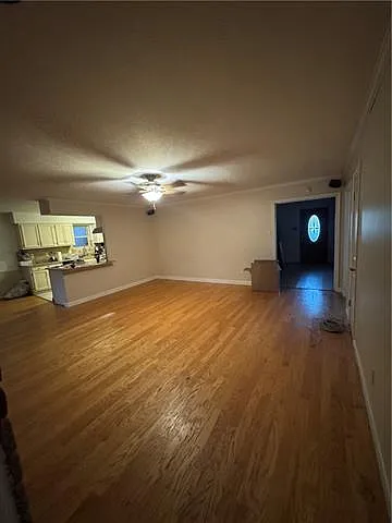 3 bed, 2.0 bath, 1767 sqft, $2,400 — Photo 3