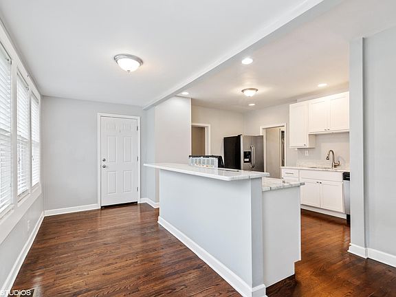 4th image of 5206 W Ainslie St APT 1
