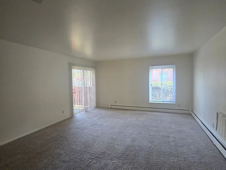 Mulford Park Apartments — Photo 11