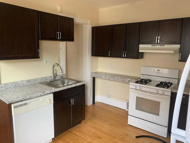 Kitchen with Dishwasher included
