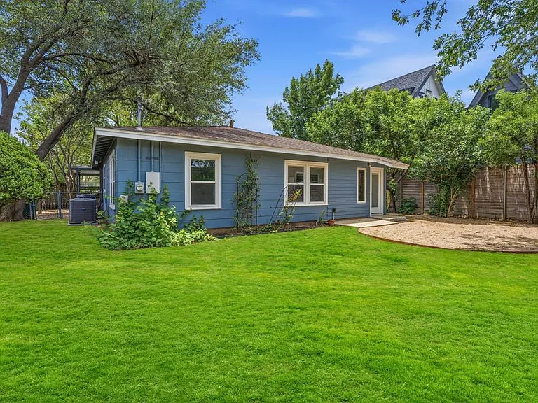 900 Stark St — Photo 24
