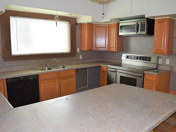 5th image of 224 E Ash Ave