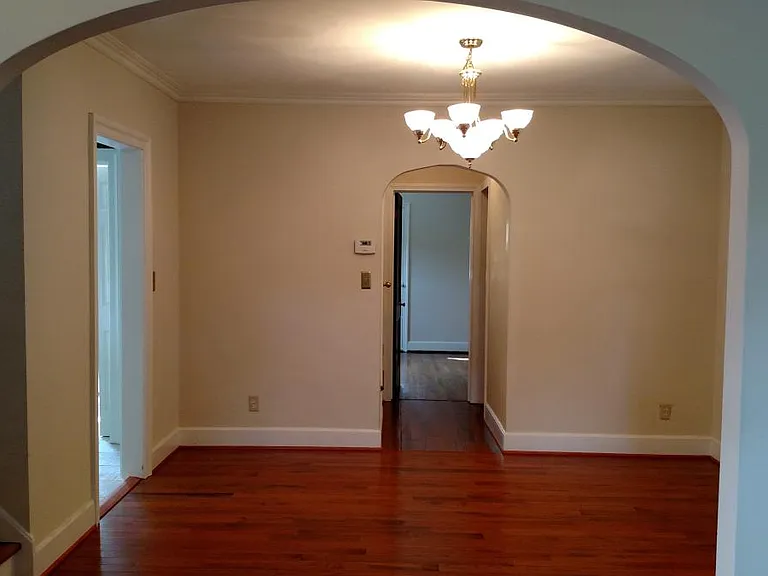 1132 Rosser Ave — Photo 4