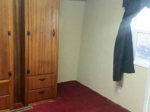 Bedroom Window/Closets