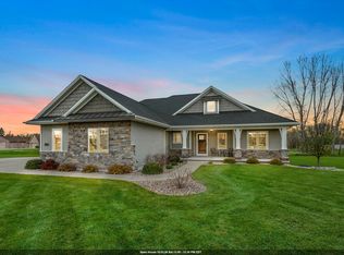3551 Hickory Ridge Dr, De Pere, WI 54115