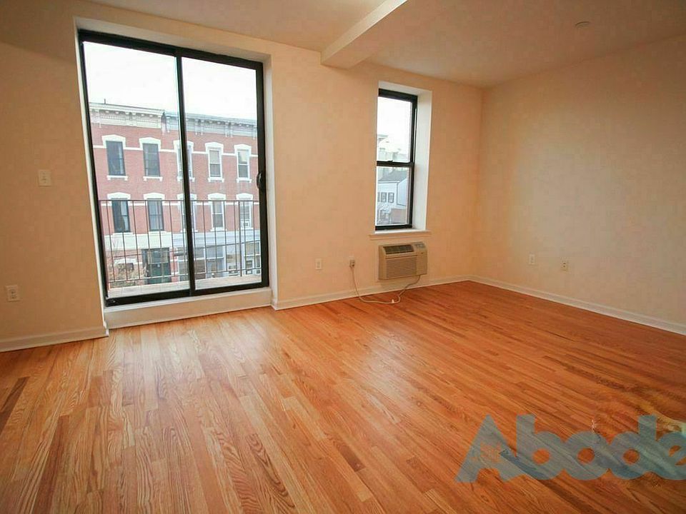 2nd image of 133 Meserole Ave #3