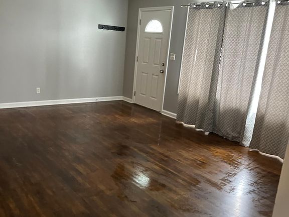 2nd image of 3004 Eastmoreland Dr