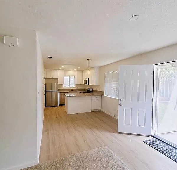 6121 Terrell Dr — Photo 2