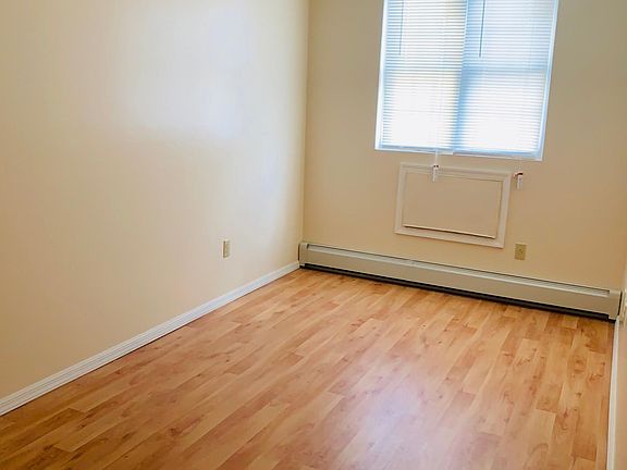 5th image of 176-02 Jamaica Ave #3