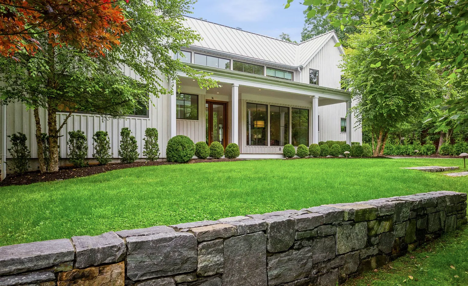 Modern 6 Bedroom Luxury In Sag Harbor Village Watrfront Enclave — Photo 3