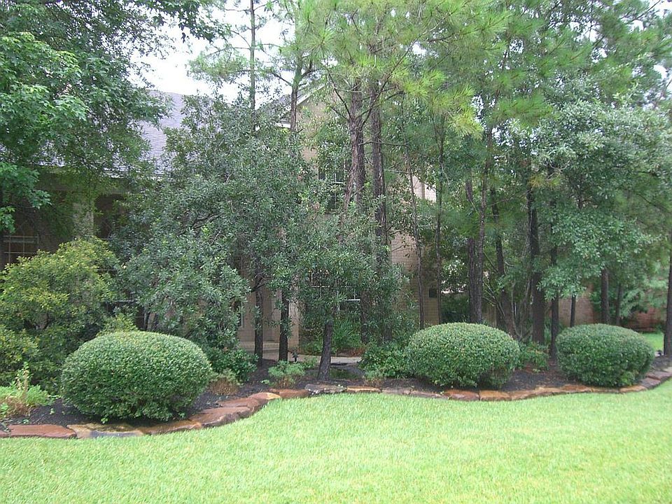 View of the front of the home