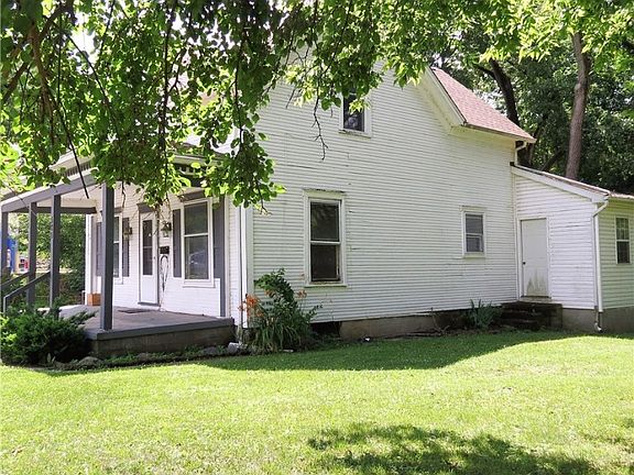 2nd image of 521 E North St