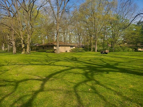 2nd image of 3827 Elm Dr