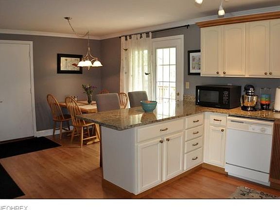 3rd image of 8198 Clover Ln