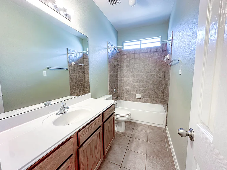2033 Dove Crossing Dr — Photo 13