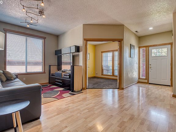 5th image of 2412 NE 123rd Ct