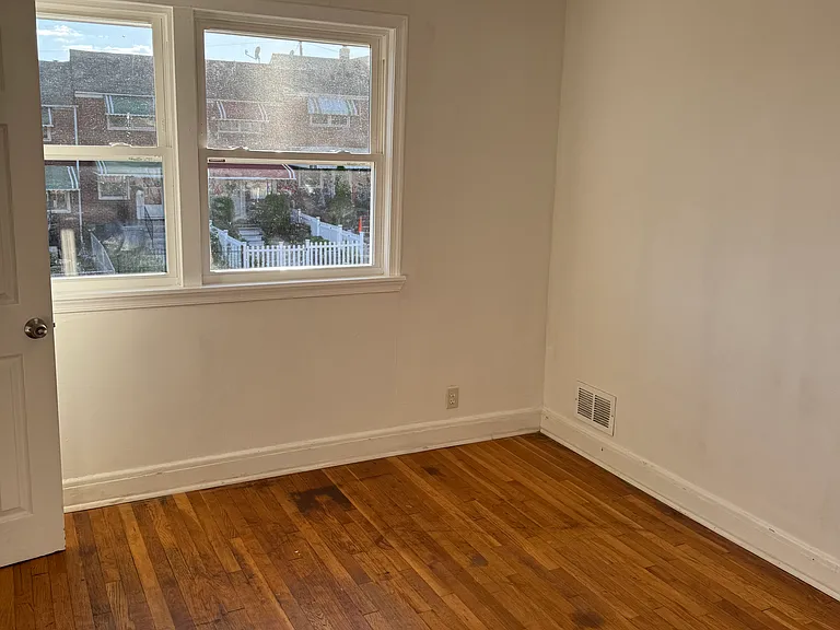 1527 Elrino St — Photo 3