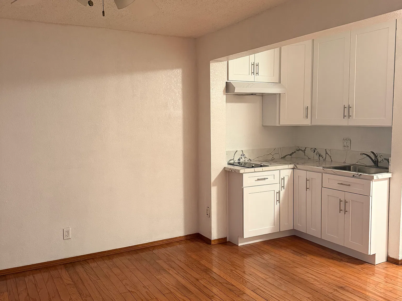 Studio, $2,000 — Photo 3