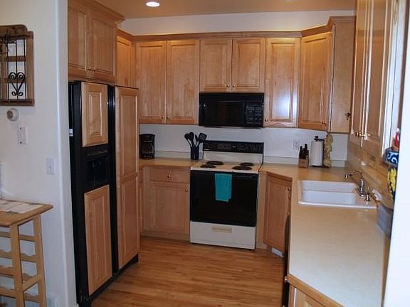 3rd image of 212 Daly Ave #B