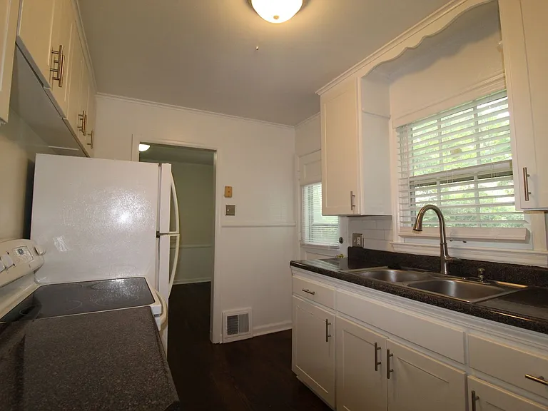 5515 Rosewood St — Photo 8