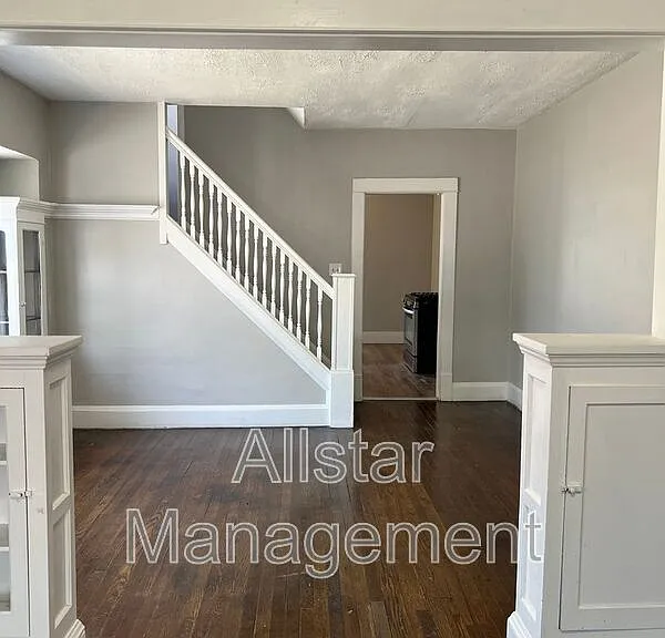 8203 Denison Ave #RIGHT SIDE — Photo 4