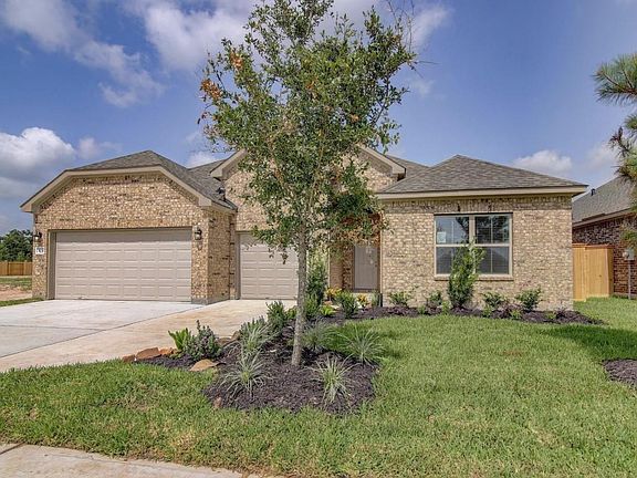 2nd image of 1061 Comal Trl