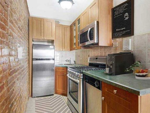 3rd image of 132 W 71st St