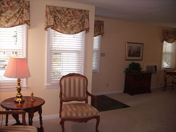 5th image of 187 Vredenburgh Ave