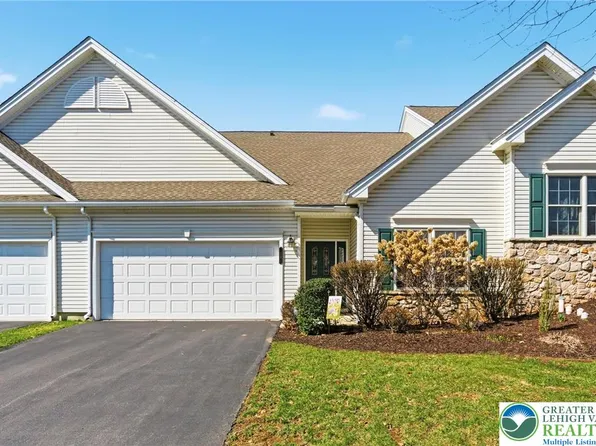 16 Kent Ln, Easton, PA 18045