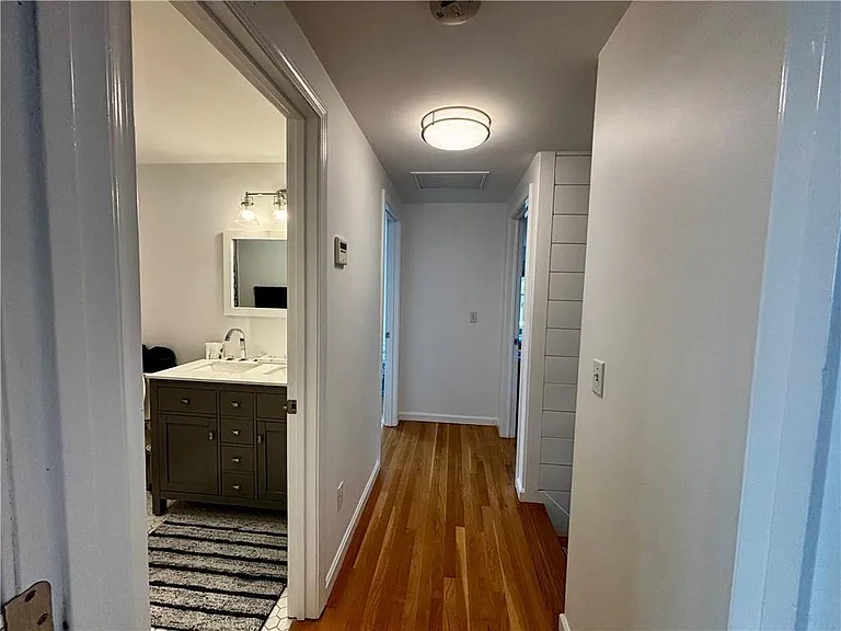 433 Wolcott Ave — Photo 16
