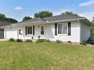 540 Cedardale Dr SE, Owatonna, MN 55060