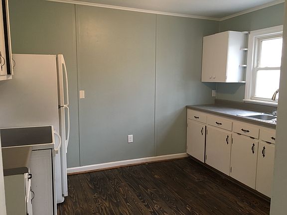 3rd image of 203 W 10th Ave