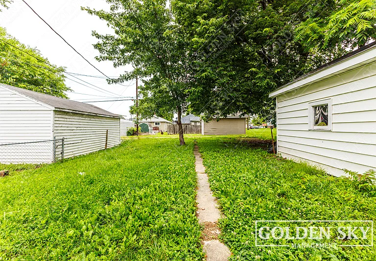 2307 S Jefferson St — Photo 2