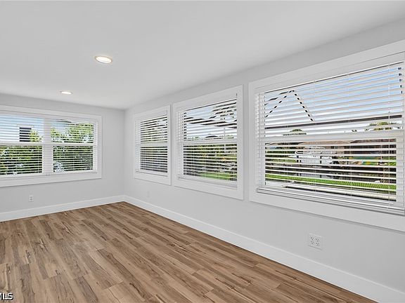 5th image of 4957 Sorrento Ct