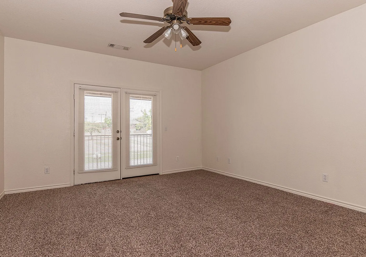 Stonegate Apartments. — Photo 2