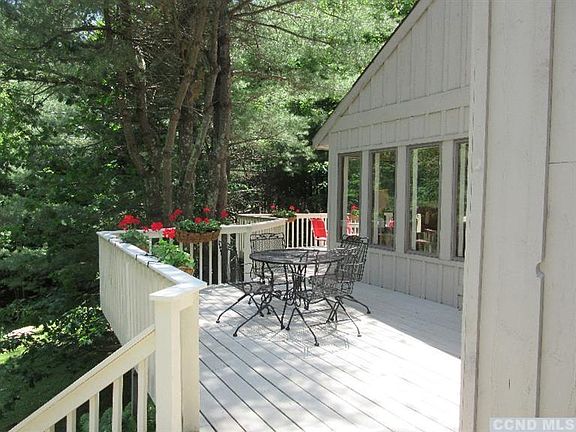 4th image of 141 Meadow Ln