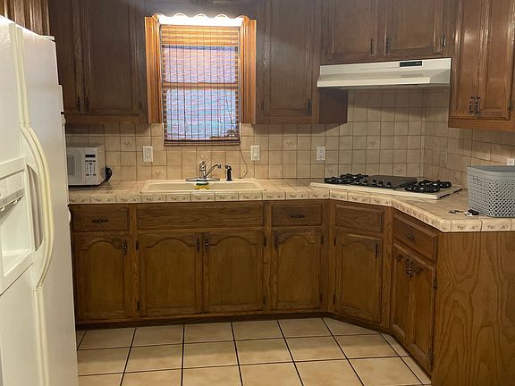 3rd image of 1605 Vista Chula St