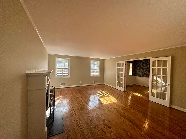 807 Barrett Ln — Photo 8