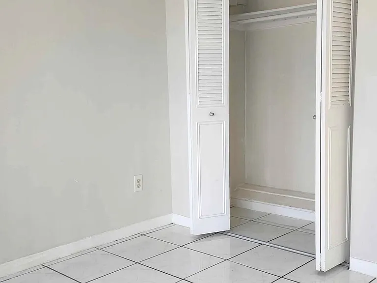 488 NE 18th Ave #208 — Photo 6